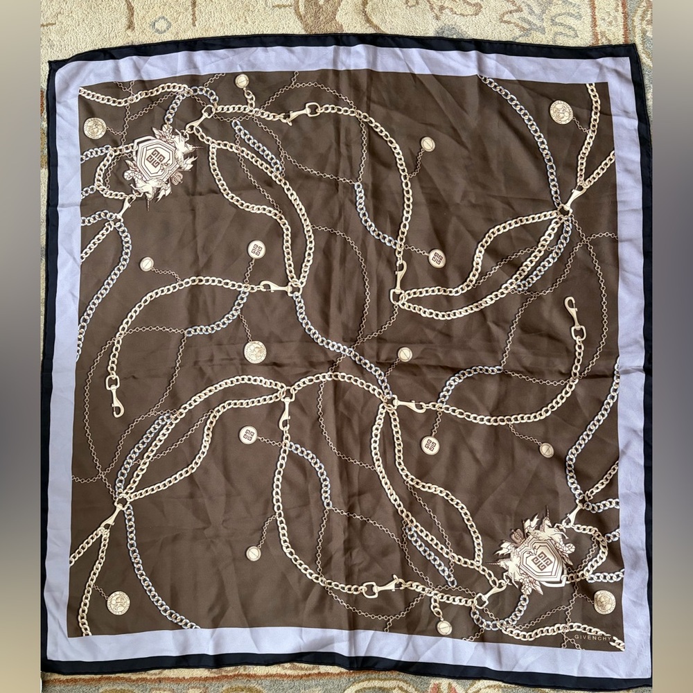 🩷❤️Authentic Givenchy Silk Scarf